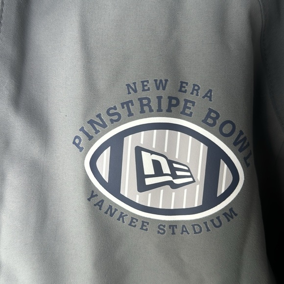New Era Pinstripe Bowl Yankee Stadium Gray down Jacket Mens Size Small - Picture 2 of 15